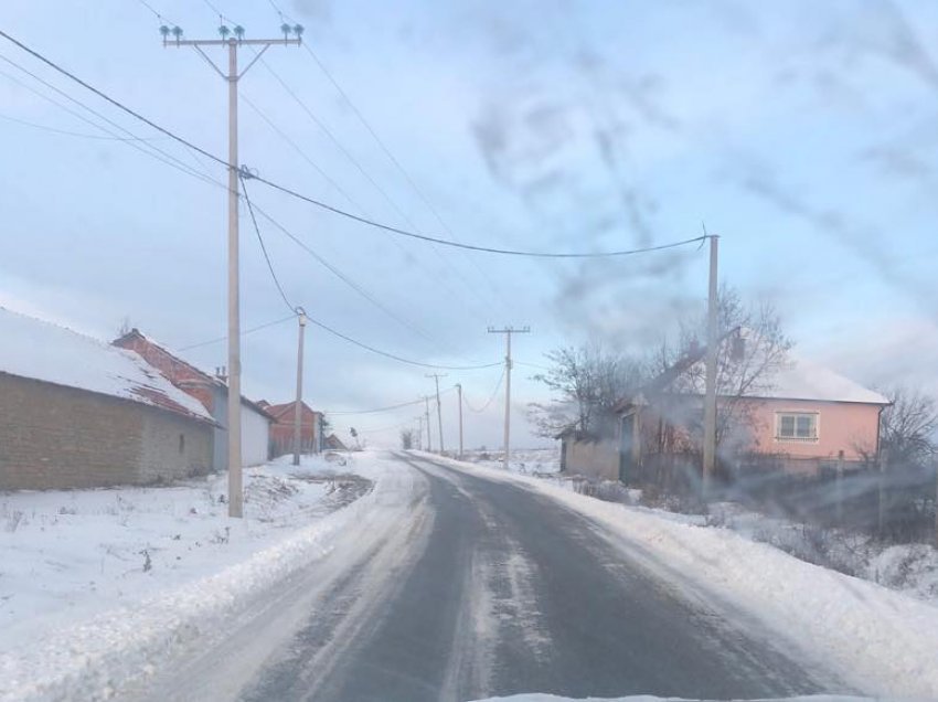 Bekim Jashari njofton se po vazhdon pastrimi i rrugëve në Skënderaj