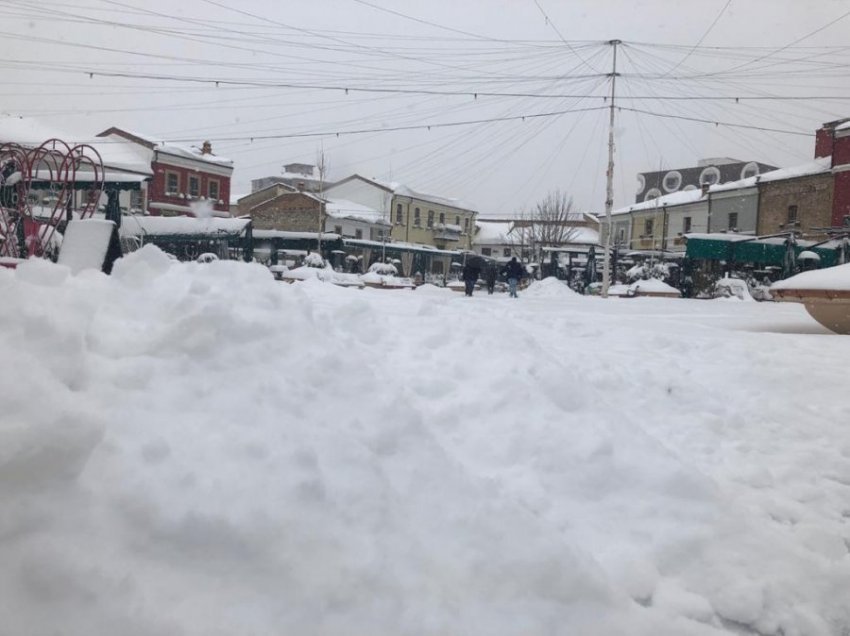 Reshjet e dendura të dëborës në vend/ Problematika në shumë qytete