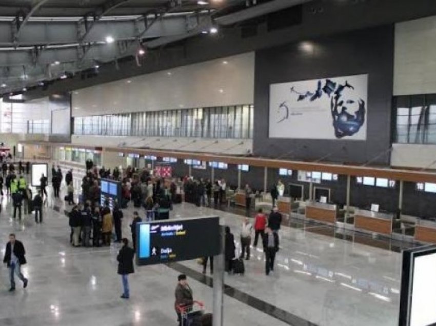 Mërgimtarët si ndal shiu e as bora, deri në ora 13:00 në aeroport mbërrijnë 950 persona