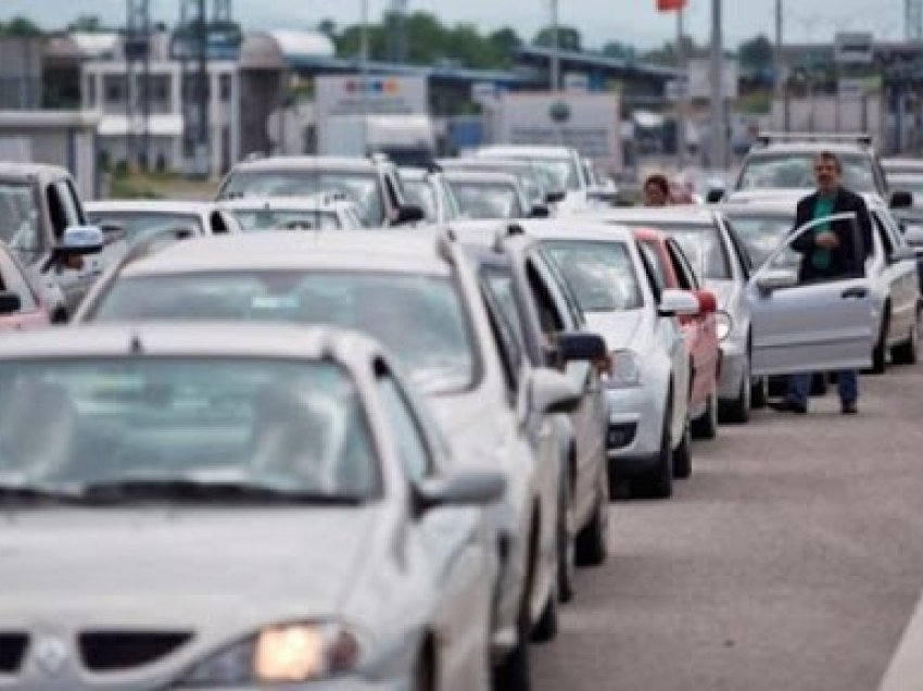 Në Merdare kolona deri në 50 metra