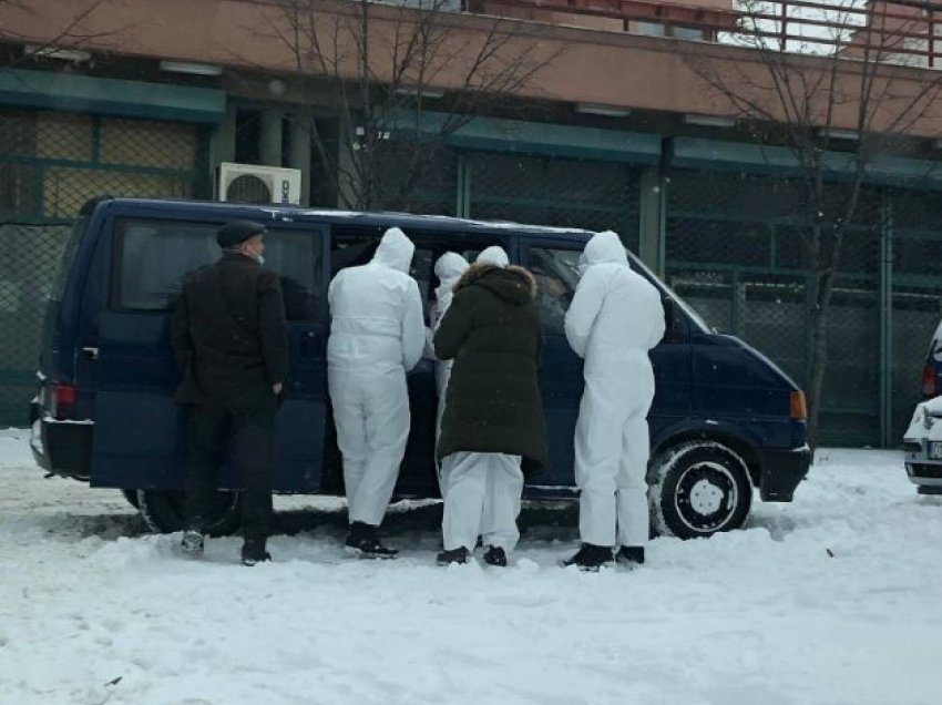 Qytetarët e prekur me COVID-19 nëpër shtëpia nuk po votojnë, heshtë KQZ-ja