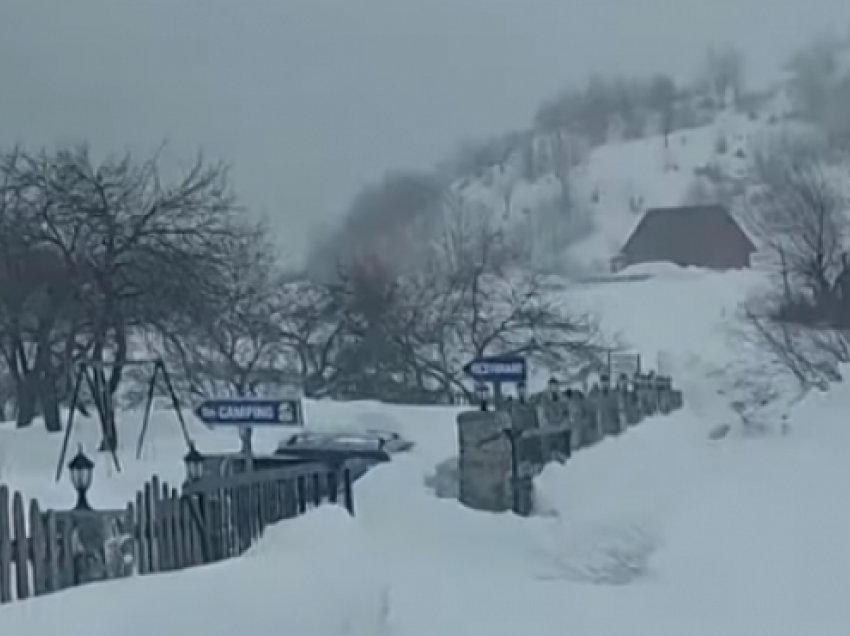 Turistët në Vermosh lëshojnë alarmin: Jemi bllokuar, kemi nevojë për ushqim