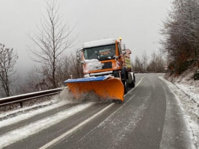 Komunikacioni në Maqedoni me vështirësi, ndalesa në disa akse rrugore