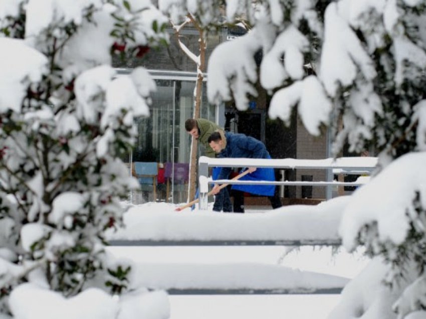 Moti për pesë ditë, ftohtë, ngrica e temperatura -11 gradë Celsius