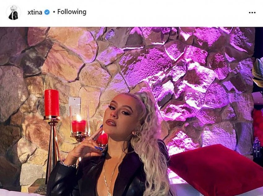 Christina Aguilera duket aq e 'nxehtë' në bikine