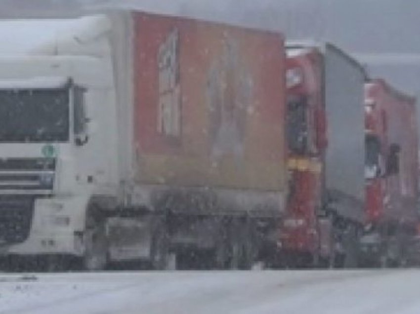 Transportues nga Maqedonia të bllokuar mes Çekisë dhe Gjermanisë