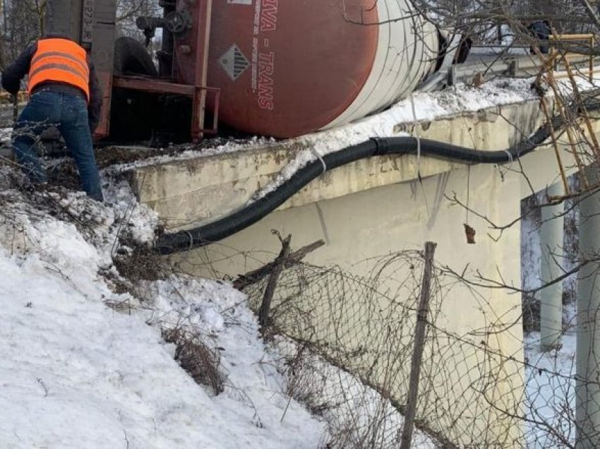 Rrokulliset kamioni në Strazhë, bllokohet komunikacioni