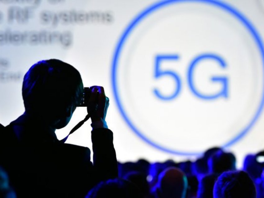 Autoritetet Franceze i tremben telefonëve 5G në fluturimet ajrore