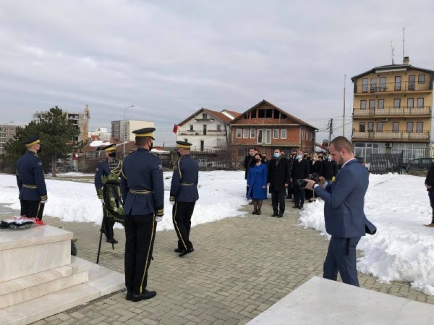 ​Osmani e Kurti te varri i Demaçit: Simboli i rezistencës shqiptare, nuk është thyer asnjëherë