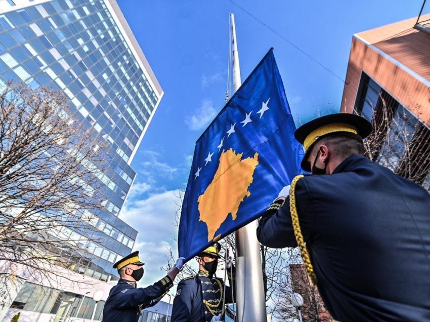 A duhet ta shpallë Shqipëria festë zyrtare ditën e pavarësisë së Kosovës?