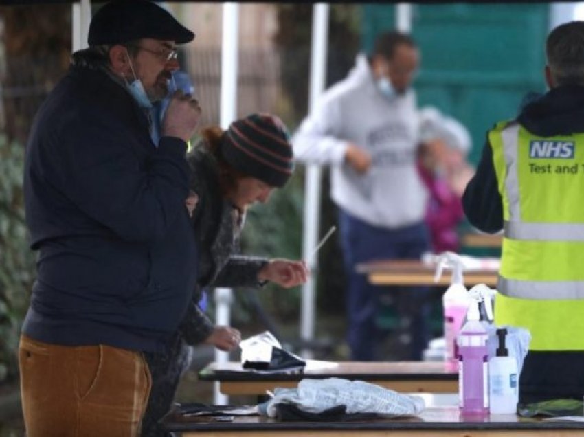 Vaksina kundër COVID-19: Në Britani deri në fund të korrikut do të vaksinohen të rriturit