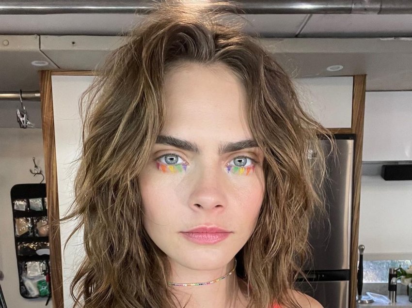 Cara Delevingne me stil të ri, duket bukur