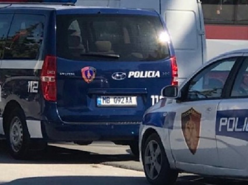 Dhunuan një person në Tiranë, shpallen në kërkim 3 vëllezërit