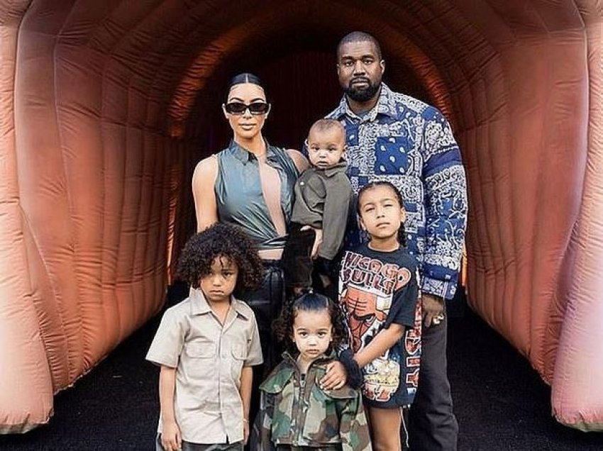 Kim Kardashian i dha lajmin për divorcin me Kanye vajzës 7-vjeçare North