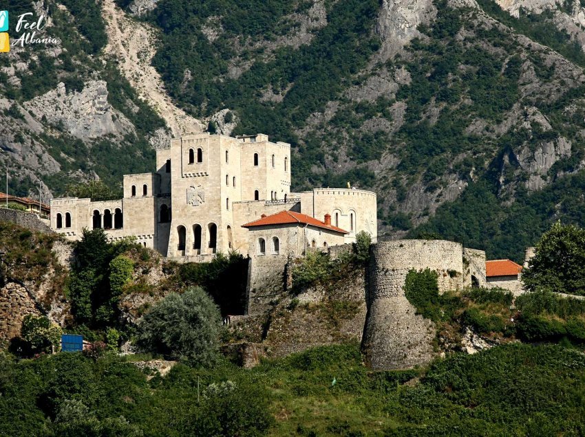 Në pikën kulmore të Masivit të Krujës gjendet ballkoni panoramik 