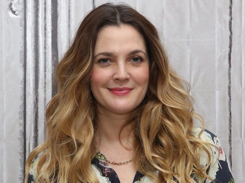 Drew Barrymore tregon arsyen pse nuk ka bërë kurrë ndërhyrje estetike