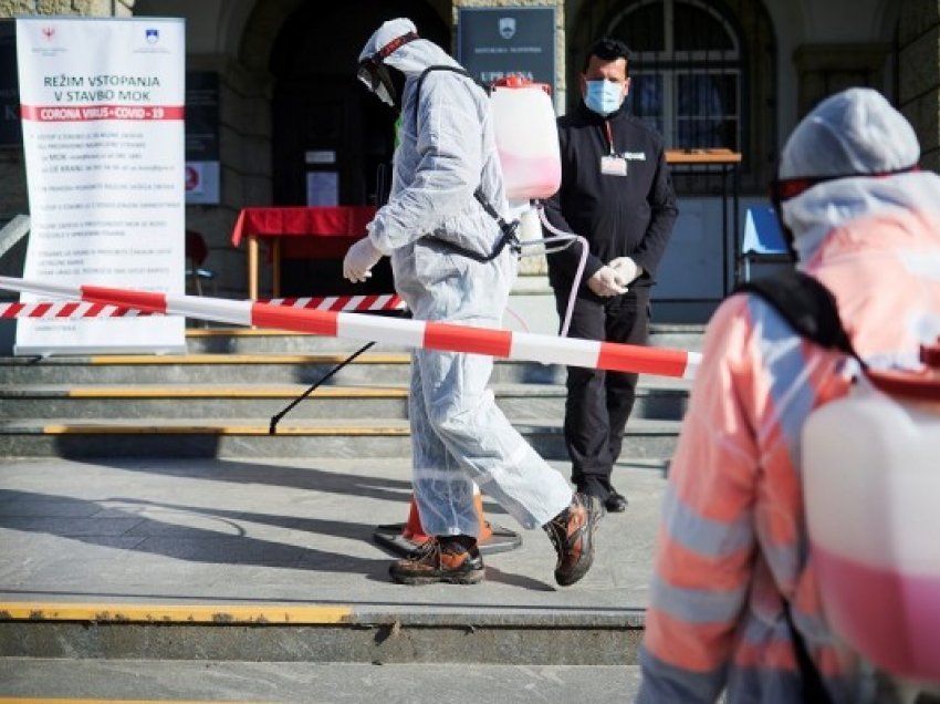 ​Mjeku slloven infektohet pas dy dozave të vaksinës