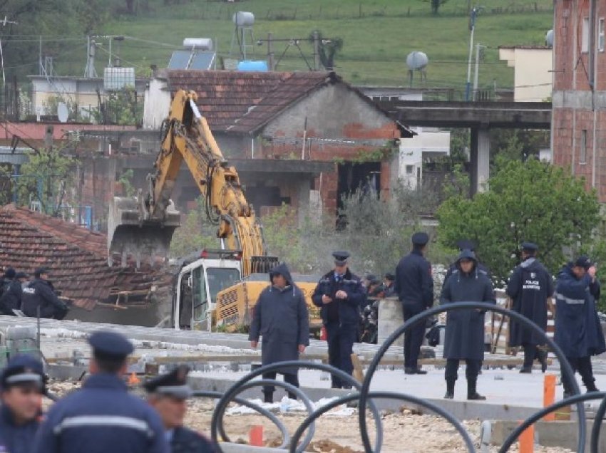 “Asnjë informacion”, Berisha: Rama dhe Veliaj rrafshojnë qindra shtëpi në Breg të Lumit