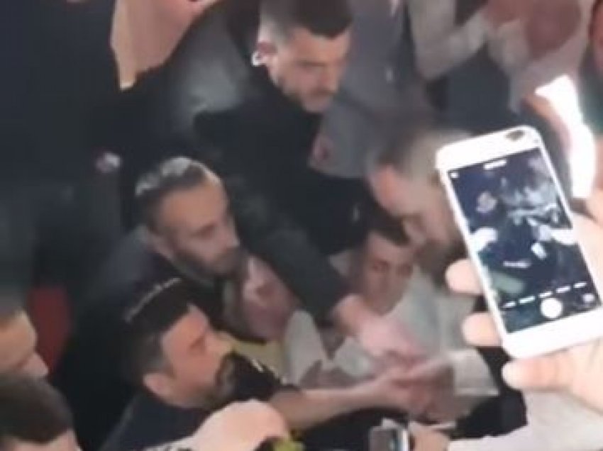 Meda e Shaqiri, një moment i pakëndshëm, Granit Xhaka goditet me shuplakë!