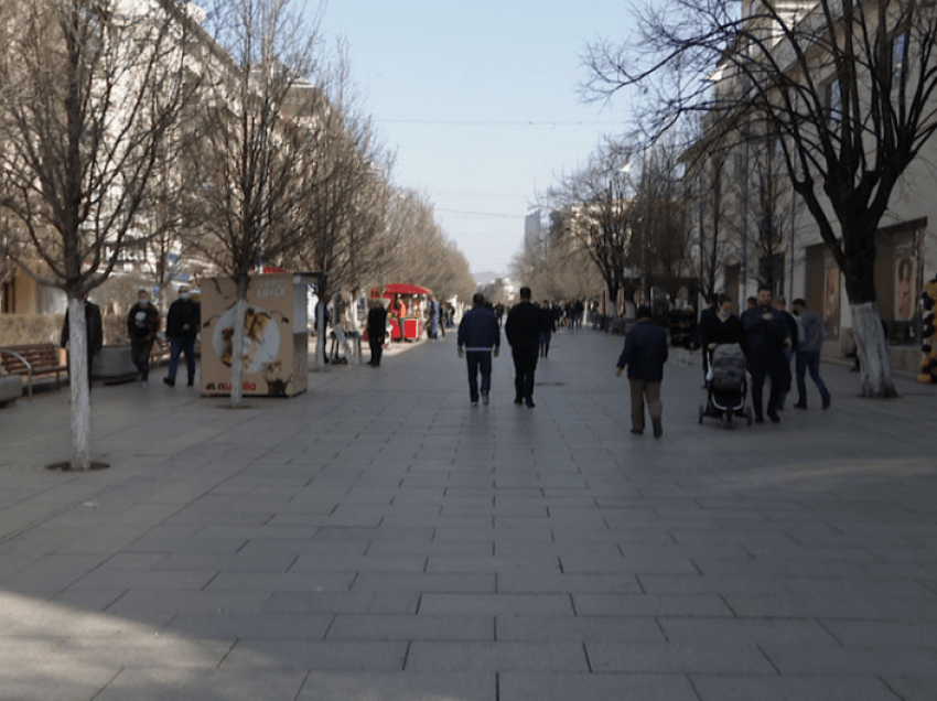 ​Qytetarët kundër mbylljes, fajësojnë partitë politike për mosrespektim të masave