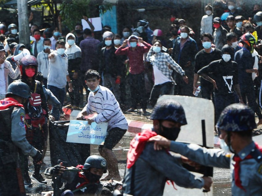 Të paktën pesë të vrarë gjatë protestave në Mianmar