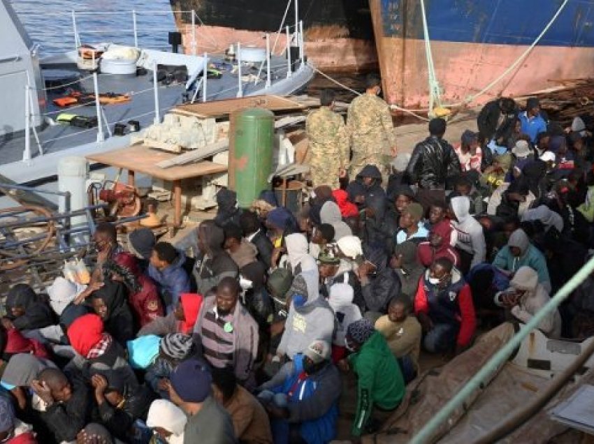 15 të vdekur nga përmbytja e anijes në Libi