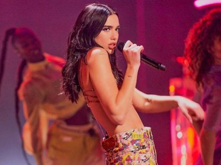 Dua Lipa ndan pamje nga performanca spektakolare për natën e ndërrimit të viteve