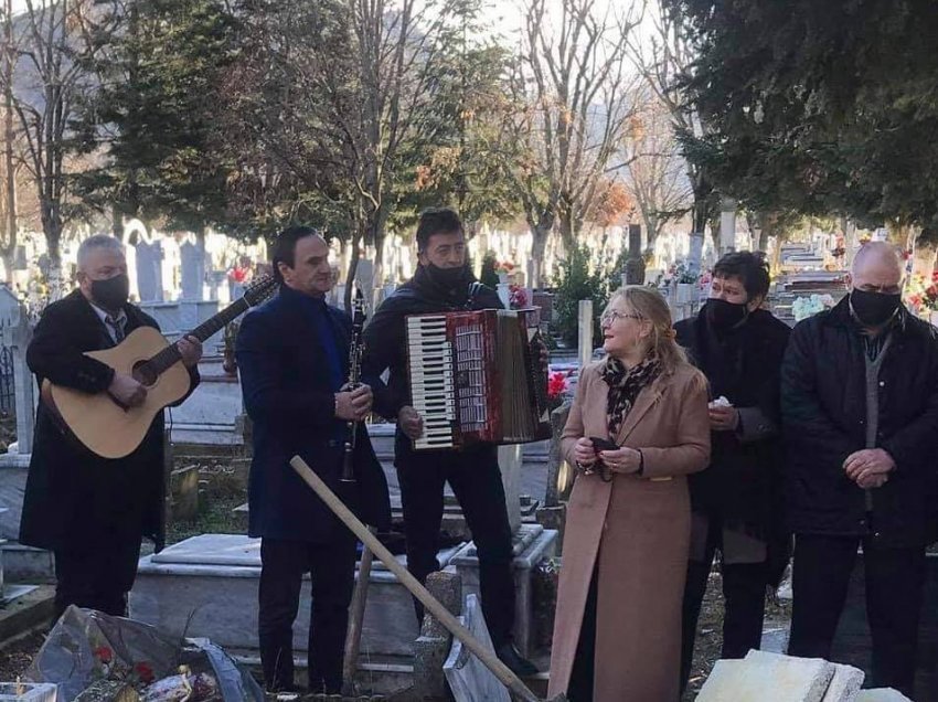 “Më përcillni me nje kaba me të qarë”, miqtë i plotësojnë amanetin Dhimitër Orgockës