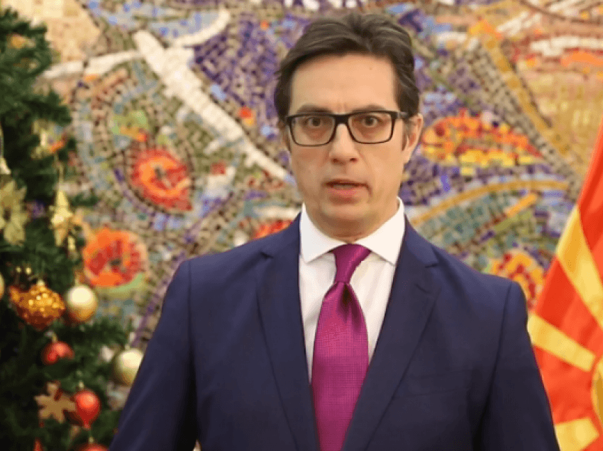 Pendarovski: Festat e Krishtlindjes le të jenë motiv shtesë që të qëndrojmë përballë të gjitha tundimeve