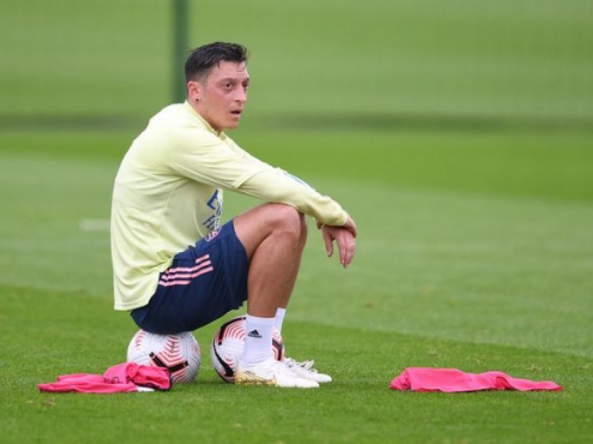 Ozil arrin marrëveshje me skuadrën e njohur