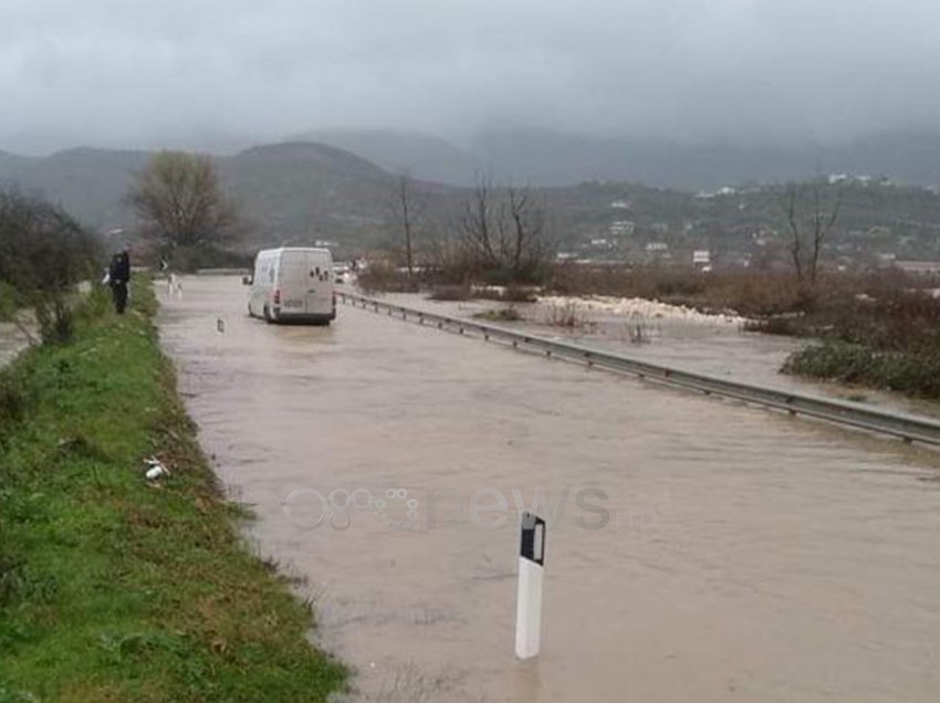 Shirat nxjerrin nga shtrati lumin e Kalasës, përmbyten tokat bujqësore