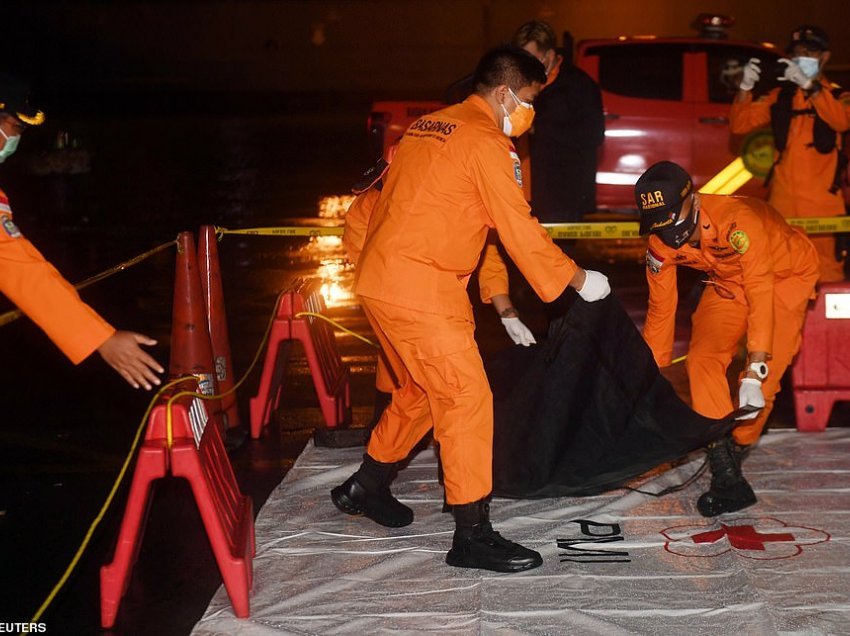 Fati tragjik i 62 personave që ndodheshin në avionin e zhdukur në det