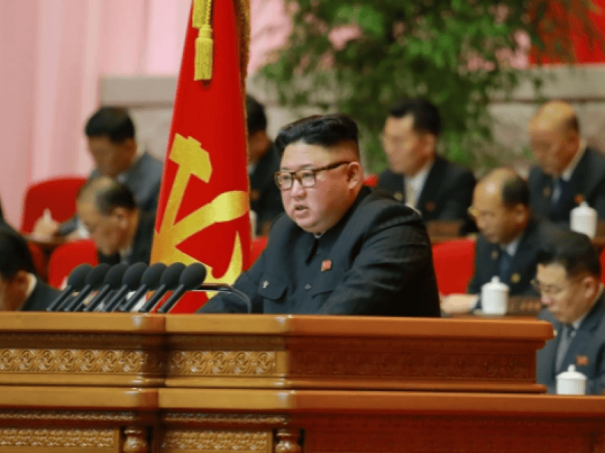 Kim Jong-un zotohet të zgjerojë arsenalin bërthamor, thotë se SHBA mbetet ‘armiku më i madh’ i Koresë së Veriut