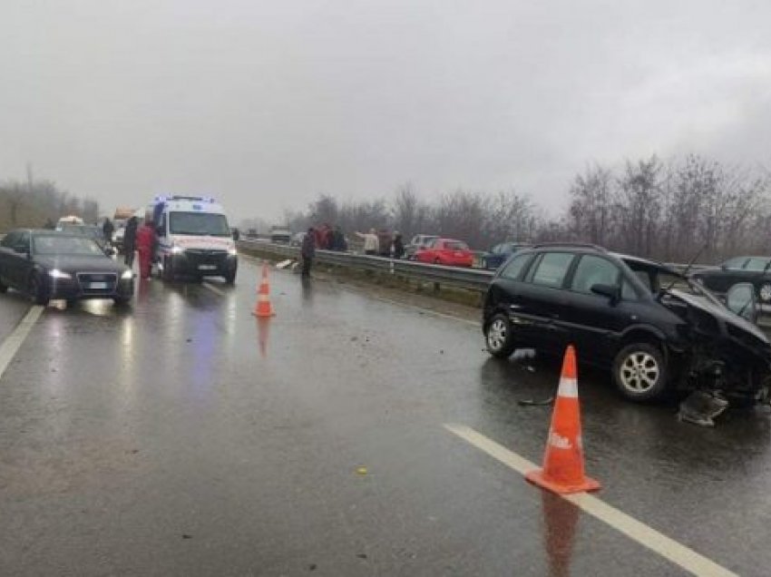 Policia jep detaje për vetaksidentin në autostradë ku mbeti i vdekur një person