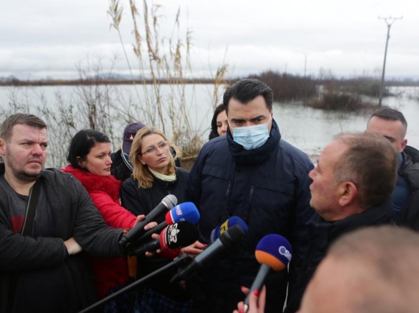 Basha: Shqiptarët pa asnjë ndihmë përballë krizës ekonomike, ndërsa ministrat e Ramës shtrohen në restorante të shtrenjta