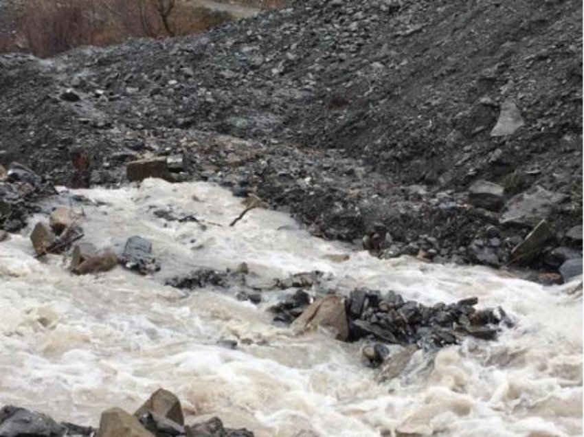 Rruga e fshatrave të Malsisë së Krujës dy ditë e bllokuar, bashkia ka punë të tjera…