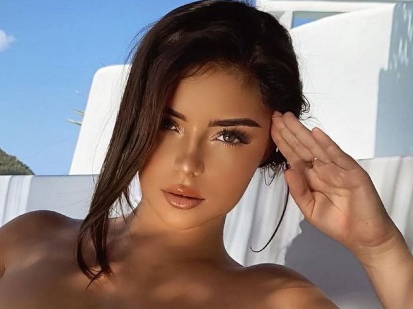 Demi Rose bëhet gati për mësime të muzikës në mënyrën më tërheqëse