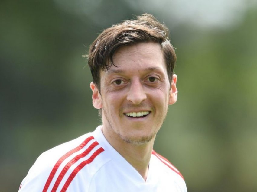 Ozil ndërton formacionin me bashkëlojtarët më të mirë të Arsenali