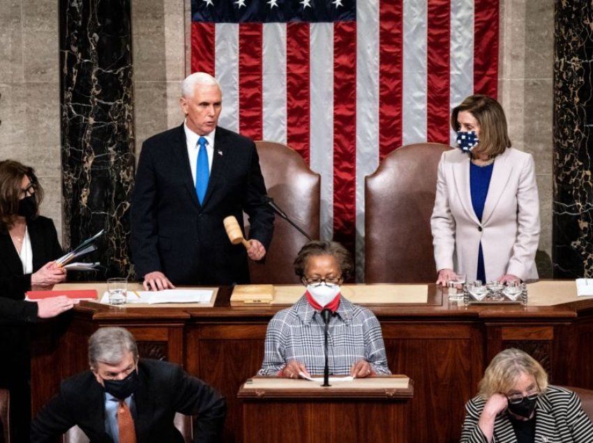 Demokratët kërkojnë nga Pence ta largojë Trumpin nga zyra