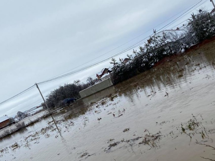 Kjo është gjendja në fshatin Bellopojë të Podujevës, banorët thonë se s’kanë as rrymë