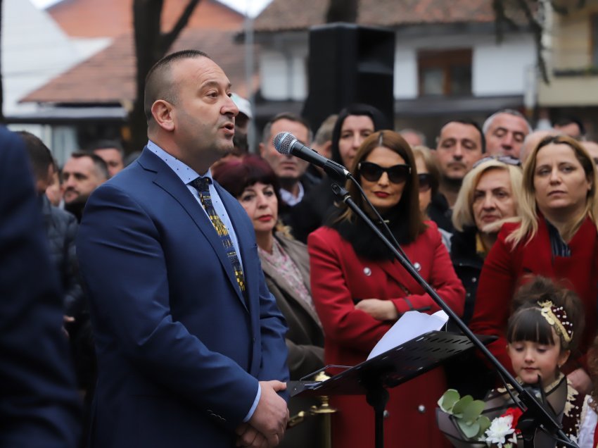 Kuka flet për tri medalje, për Majlindën, Akilin dhe Lorianën