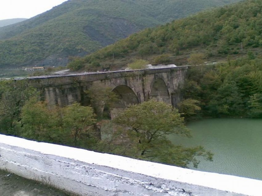 Situata në qarkun e Lezhës/ 2600 ha tokë e përmbytur, rrezikon shembjen ura e lumit Mat