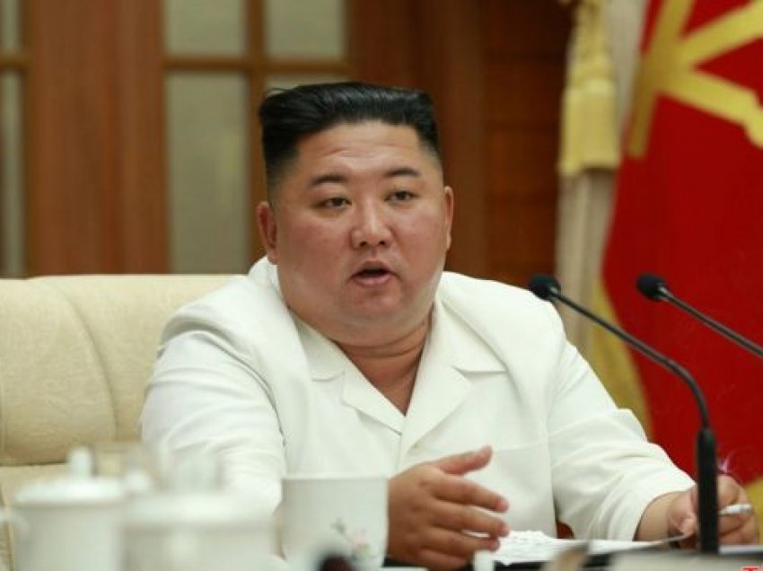 Kim Jong-un: Forcojmë arsenalin atomik