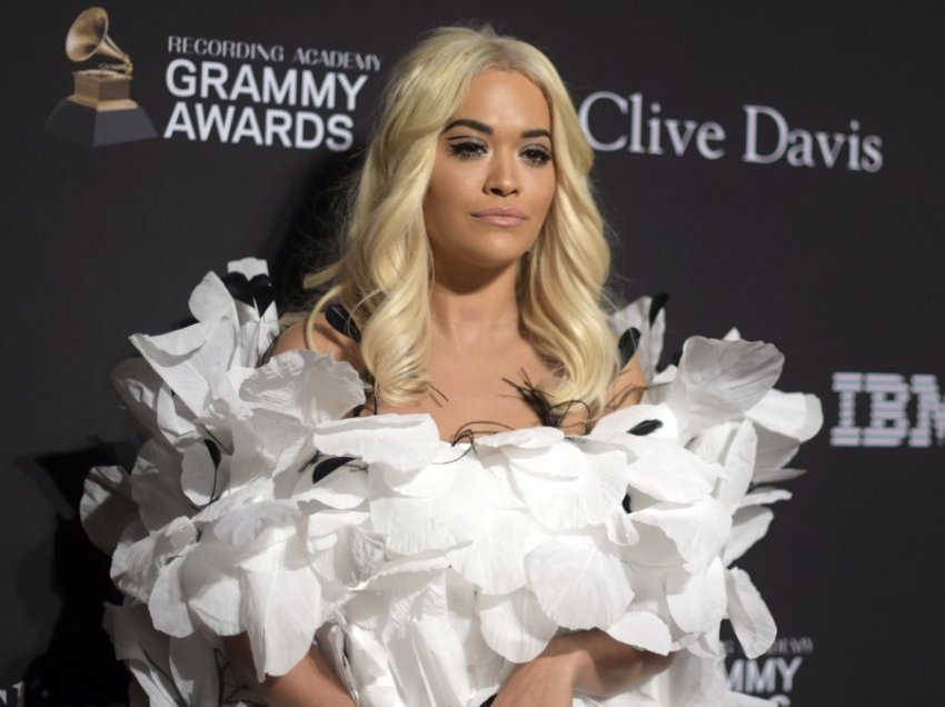 Rita Ora emocionon me dedikimin për të ëmën