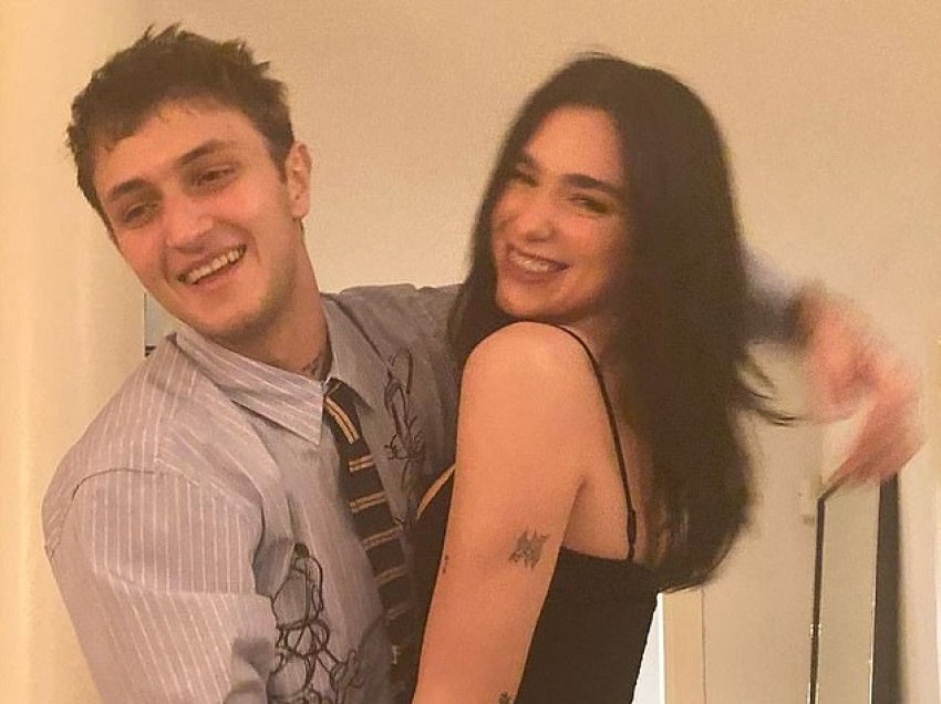 Dua Lipa thotë se ajo ndihet shumë rehatshëm në lidhjen me Anwar Hadid