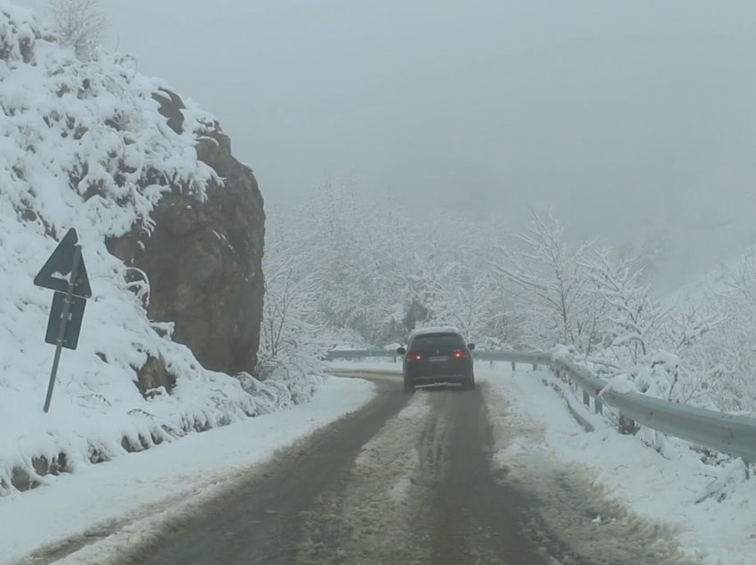 Korça zgjohet me temperaturë -7 gradë