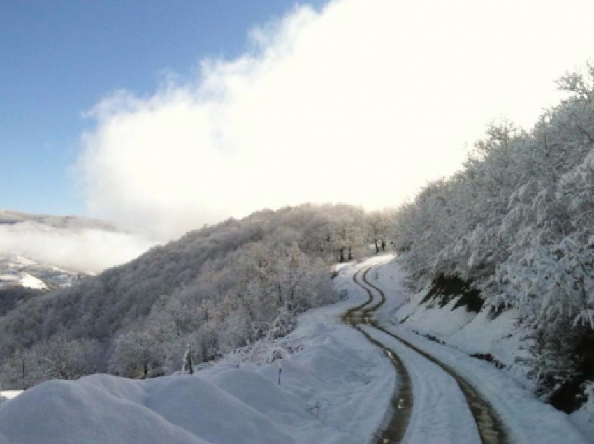 Acari pushtoi Shqipërinë, meteorologët zbulojnë kur pritet përmirësimi i motit