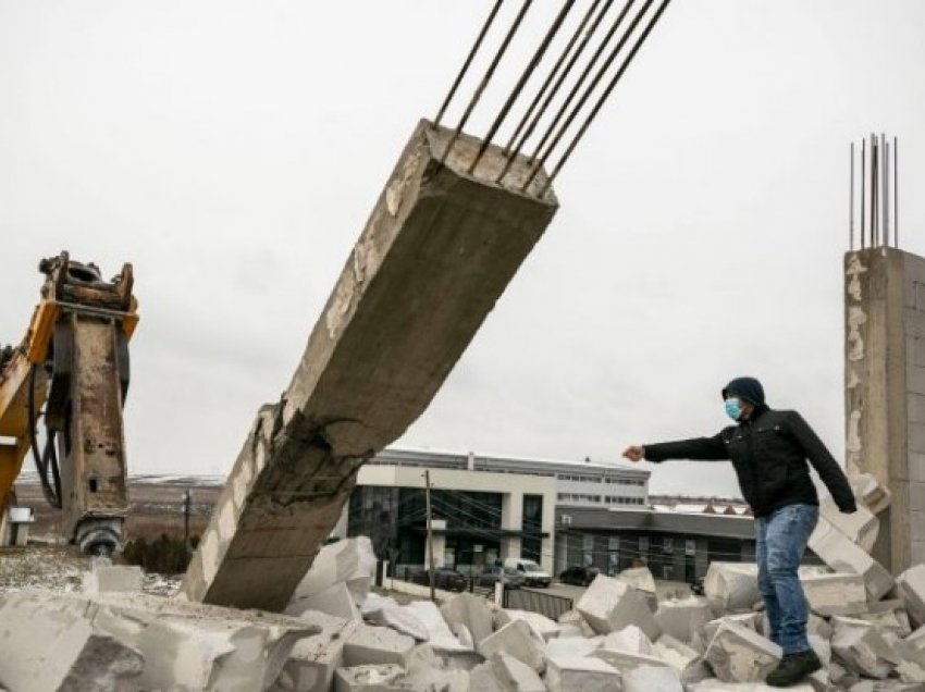 Vitin e kaluar në Prishtinë u rrënuan 30 objekte pa leje