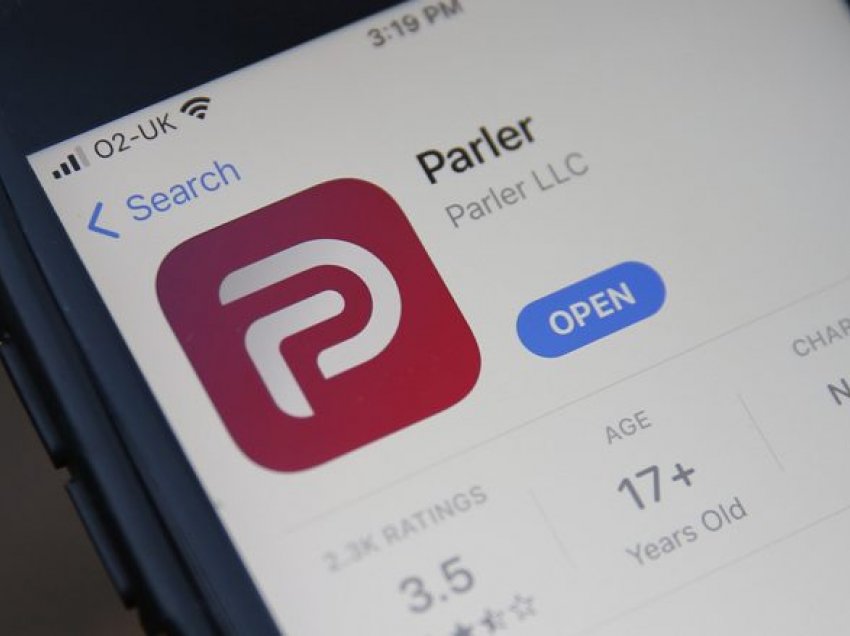 Cook: Parler mund të kthehet në App Store