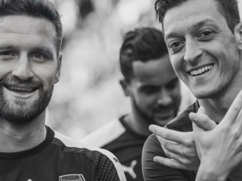 Shkodran Mustafi i shkruan mesazh emocionues lamtumirës Mesut Ozilit